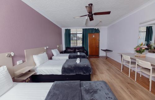 Χώρος καθιστικού στο Cumberland Motor Inn