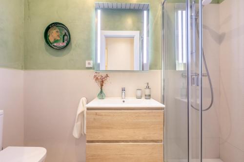 a bathroom with a sink and a shower at Magno Apartments Casa del Correo Mayor I in Seville