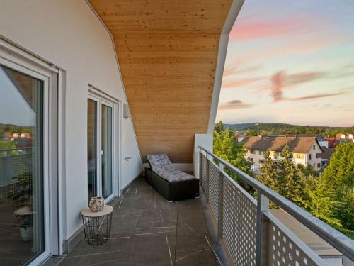 a balcony with a couch and a view at Loft-Apartment Schloßsee in Salem