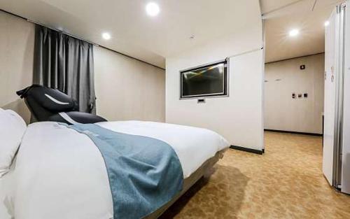 Tempat tidur dalam kamar di Seosan Hotel November