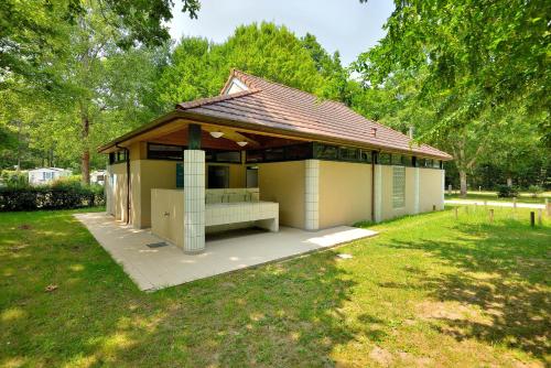 Das Gebäude in dem sich der Campingplatz befindet
