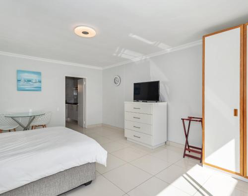 TV a/nebo společenská místnost v ubytování Ocean Way Villas - Self Catering
