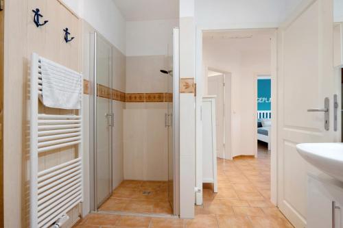 a bathroom with a shower and a sink and a toilet at Ferienhaus Nordlicht in Geeste