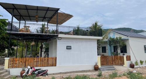 a house with two scooters parked in front of it at Color Inn - Homestay & Cafe in Ninh Hải