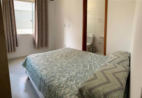 Un pat sau paturi într-o cameră la Sonho de Praia - 03 qtos a 350metros do Mar