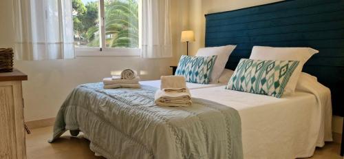 Posteľ alebo postele v izbe v ubytovaní Beachfront Neptuno I, Complex,Views,Pool,Garden, Elviria