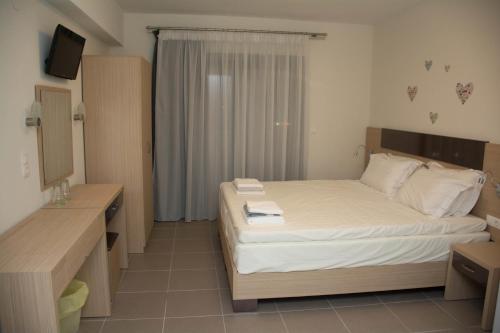 a hotel room with a bed and a mirror at Eco Paralia in Paralia Katerinis