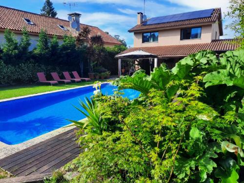 Bazén v ubytování CASA CASTRO nebo v jeho okolí