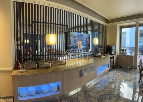 El salón o zona de bar de Hotel Royal