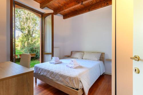 Postelja oz. postelje v sobi nastanitve Rivalta di Gazzola - appartamento con giardino