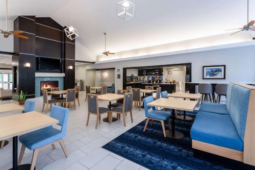 Posezení v ubytování Homewood Suites by Hilton Rochester/Greece, NY