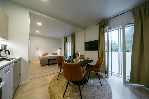 a kitchen and living room with a table and chairs at Studio Haarajoki in Järvenpää