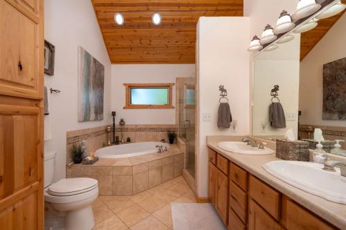 a bathroom with a tub and a toilet and a sink at The Gemstone Grand by Leavetown Vacations in Grand Lake