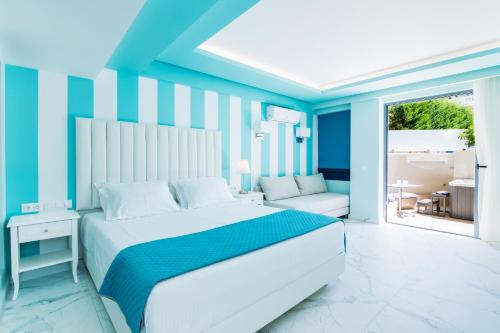 Cama o camas de una habitación en Agios Gordios Beach Resort