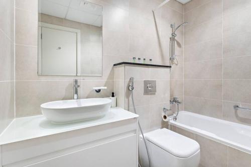 Koupelna v ubytování StoneTree - Spacious Modern 2BR Apartment