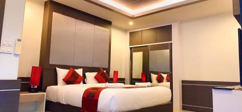 Ένα ή περισσότερα κρεβάτια σε δωμάτιο στο River Hotel Pattani