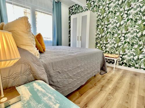 a bedroom with a bed and a green and white wall at In Love Zamora in Zamora