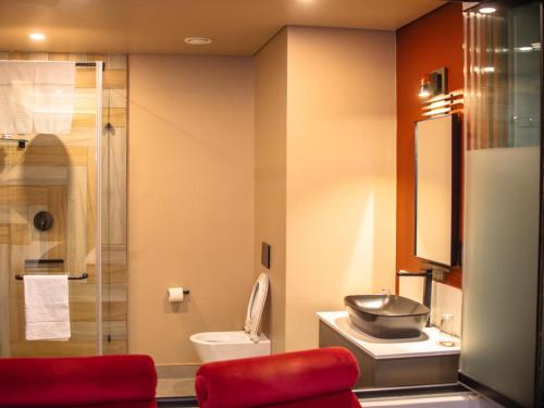 MGB Hotel at 2ten tesisinde bir banyo