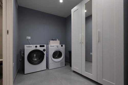 a laundry room with a washing machine and a washer at San Giacomo Loft Apartment in Barletta