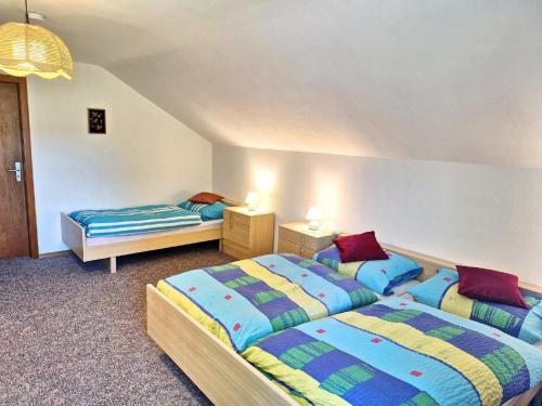 弗勞埃瑙的住宿－Pension Schneider，两张床位 - 带两张西德西德西德西德床