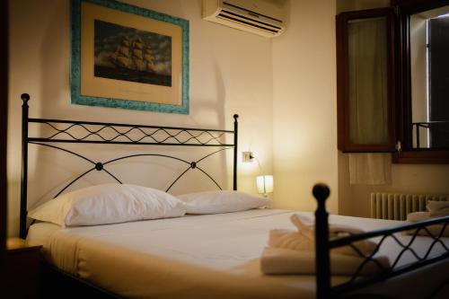 a bed with white sheets and pillows in a bedroom at SPIEDO IMPERIALE - Locanda e Ristorante in Cotignola