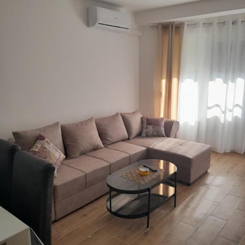 a living room with a couch and a table at Spa Koncept-Apartmani in Veliko Gradište