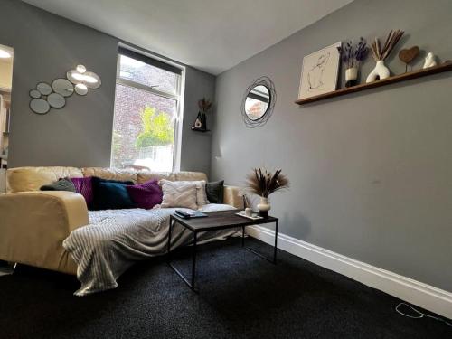 a living room with a couch and a table at Beautiful 1 Double Bedroom Flat Sheffield City Centre in Heeley