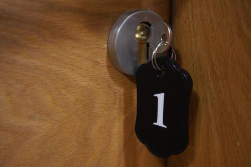 a key tag on a door with the number one on it at Apartman - Sobe Tiha Luka, Bjelašnica in Bjelašnica