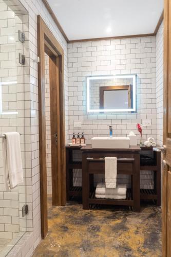 a bathroom with a sink and a mirror at La Coralina Island House in Bocas del Toro