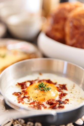 a bowl of food with an egg in it at Maison La Belle Cosy 2-bedroom house with jacuzzi & airco in Zoutleeuw