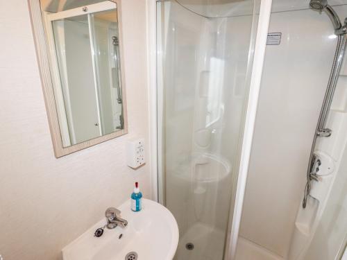 a bathroom with a sink and a shower at Beachcomber D35 in Abergele