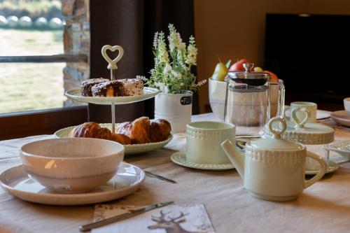  Apartaments Sant Bernat -  Chambre  photo :   Tea/Coffee maker    Bath    Safety deposit box                           