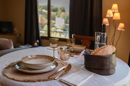  Apartaments Sant Bernat -  Chambre  photo :   Tea/Coffee maker    Bath    Safety deposit box                           