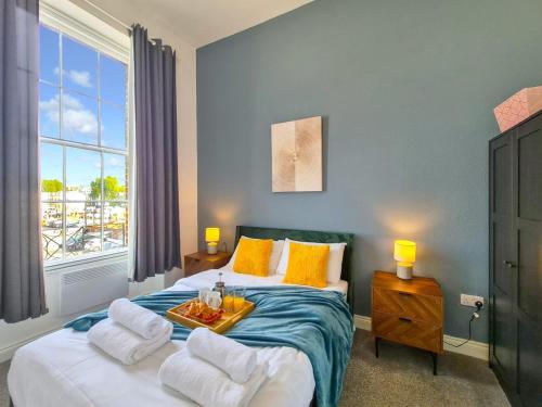 Postel nebo postele na pokoji v ubytování Margaret's Terrace by Fortuna Property