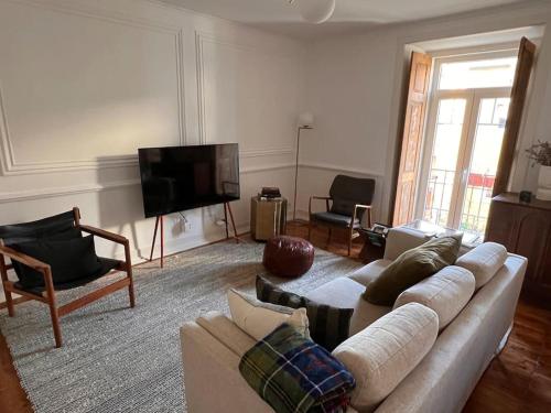 Casa das Flores 4BR + Office Space and A/C