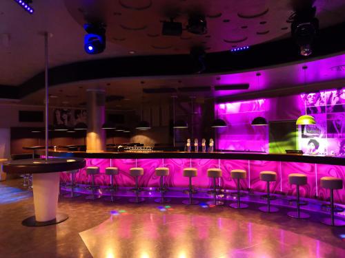 El salón o zona de bar de Hotel AVIVA - für Singles & Alleinreisende
