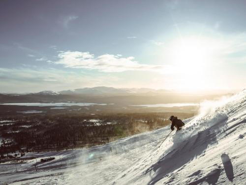 a person is skiing down a snow covered slope at Trillevallens Högfjällshotell & Lägenheter in Trillevallen