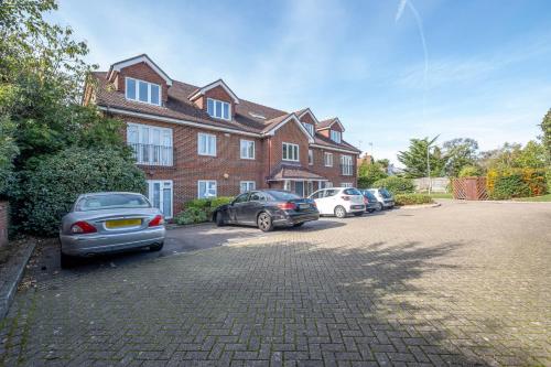 a group of cars parked in front of a brick building at Modern, Bright, Spacious 2 Bed 2 Bath Barnet Penthouse By 360Stays in Barnet