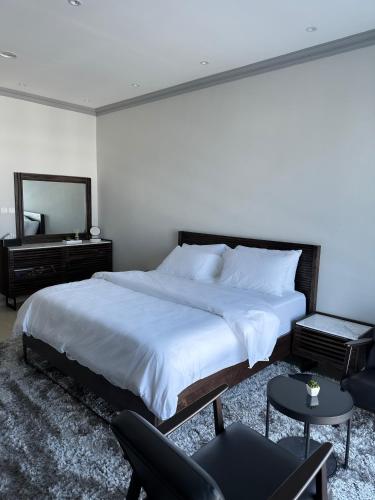 Una cama o camas en una habitación de Kama Place