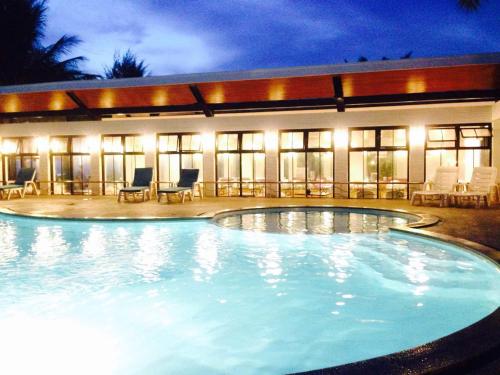 Бассейн в Chaolao Tosang Beach Hotel или поблизости