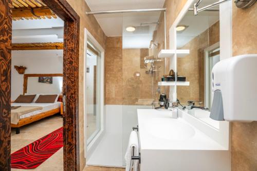 Un baño de PASHA PALACE HOTEL