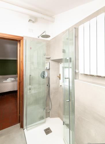 a bathroom with a shower with a glass door at Topazio in Spello