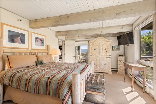 a bedroom with a bed and a television in it at Enclave 207, Snowmass Ski-In/Ski-Out Condo w/Shared Pool/Hot Tub in Snowmass Village