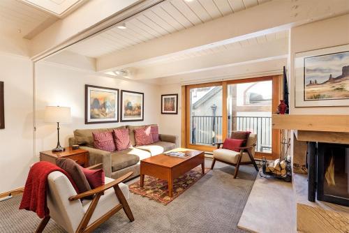 Chateau Blanc Unit 13
