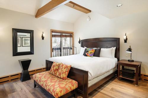 Old Hundred Unit 104, Sunny, Corner Townhouse, Treetop Views, 3 Blocks to Aspen Mtn photo 2