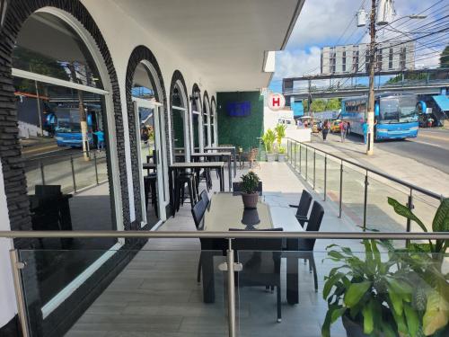Un restaurant u otro lugar para comer en Hotel Via Espana