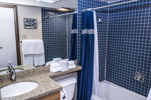 Cottonwoods Unit 1F, Stylish Condo with Excellent West End Location, Wood-Burning Fireplace photo 3