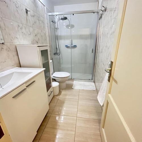 a bathroom with a shower and a toilet and a sink at RELAX ISLEÑO in Breña Baja