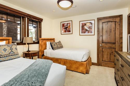 a bedroom with two beds and a window at Fasching Haus Unit 6, Condo with Beautiful Decor, Spacious Layout, Great Location in Aspen