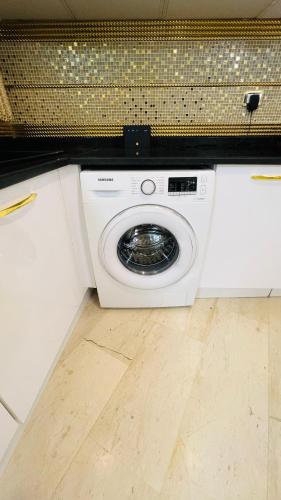 a washer and dryer in a kitchen with a counter at Maison Fathallah in Mahdia
